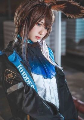 撕掉她的衣服吮的双乳游戏
